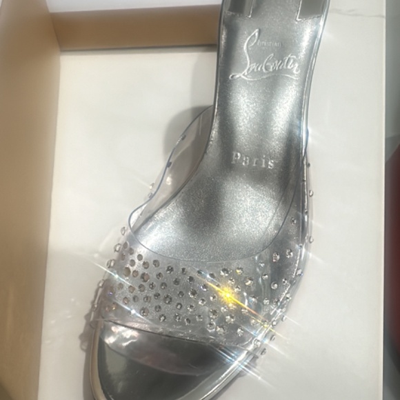 Christian Louboutin - Picture 2 of 2